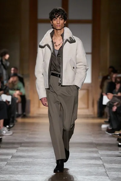Look 4